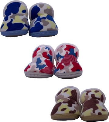 

Satylon Printed (Pack of 3) Baby Booties(Toe to Heel Length - 12 cm Brown)