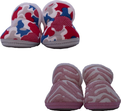 Satylon Printed (Pack of 2) Baby Booties(Toe to Heel Length - 12 cm Multicolor)