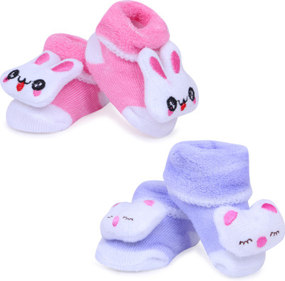 

Alleretails Born Baby Multicolour And Multiprints Socks/Shoes - 2 pcs Combo set Booties(Toe to Heel Length - 2 cm Multicolor)
