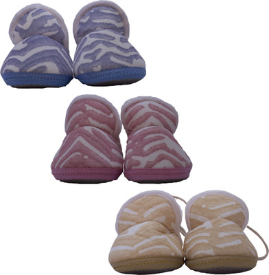 

Satylon Printed (Pack of 3) Baby Booties(Toe to Heel Length - 12 cm Brown)