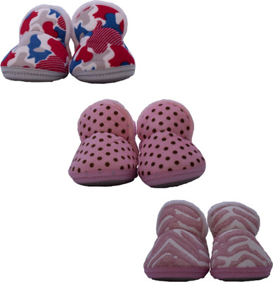 

Satylon Printed (Pack of 3) Baby Booties(Toe to Heel Length - 12 cm Brown)