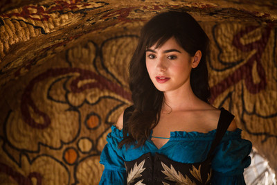 

Movie Mirror Mirror Lily Collins HD Wallpaper Background Paper Print(12 inch X 18 inch, Rolled)