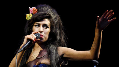 

Akhuratha Music Amy Winehouse Singers United Kingdom English Singer Wall Poster Fine Art Print(12 inch X 18 inch, Rolled)