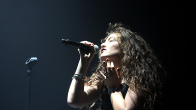 

Akhuratha Music Lorde Singers New Zealand Wall Poster Fine Art Print(12 inch X 18 inch, Rolled)