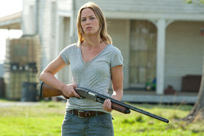 

Akhuratha Poster Movie Looper Emily Blunt HD Wallpaper Background Fine Art Print(12 inch X 18 inch, Rolled)