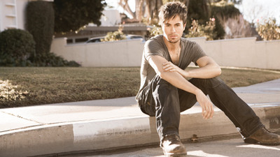 

Music Enrique Iglesias Singers Spain HD Wallpaper Background Fine Art Print(12 inch X 18 inch, Rolled)