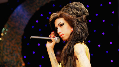 

Music Amy Winehouse Singers United Kingdom English Singer Wall Poster Fine Art Print(12 inch X 18 inch, Rolled)