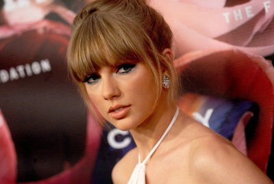 

Akhuratha Music Taylor Swift Singers United States Wall Poster Fine Art Print(12 inch X 18 inch, Rolled)