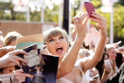 

Music Taylor Swift Singers United States Wall Poster Fine Art Print(12 inch X 18 inch, Rolled)