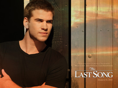 

Akhuratha Poster Movie The Last Song Song Last Hemsworth Liam HD Wallpaper Background Fine Art Print(12 inch X 18 inch, Rolled)