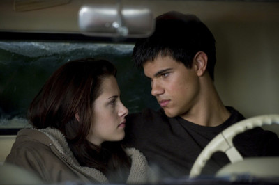 

Movie Twilight Kristen Stewart Bella Swan Jacob Black Taylor Lautner HD Wallpaper Background Paper Print(12 inch X 18 inch, Rolled)