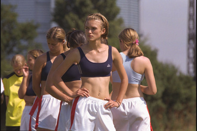 

Akhuratha Poster Movie Bend It Like Beckham Keira Knightley HD Wallpaper Background Fine Art Print(12 inch X 18 inch, Rolled)