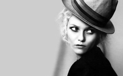 

Akhuratha Music Vanessa Paradis Singers France Woman Actress Musician Singer Wall Poster Fine Art Print(12 inch X 18 inch, Rolled)