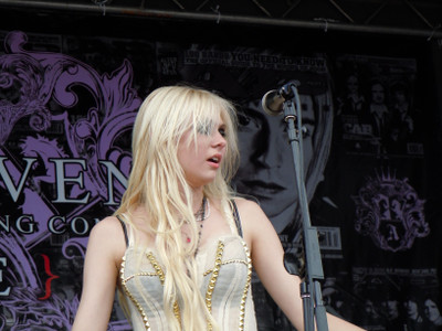 

Music Taylor Momsen Singers United States Wall Poster Fine Art Print(12 inch X 18 inch, Rolled)