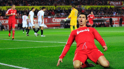 

Sports Cristiano Ronaldo Soccer Player Wall Poster Paper Print(12 inch X 18 inch, Rolled)