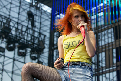 

Akhuratha Music Hayley Williams Singers United States Wall Poster Fine Art Print(12 inch X 18 inch, Rolled)