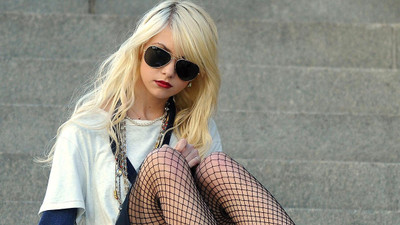

Music Taylor Momsen Singers United States Wall Poster Fine Art Print(12 inch X 18 inch, Rolled)