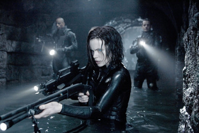 

Akhuratha Poster Movie Underworld: Evolution Kate Beckinsale HD Wallpaper Background Fine Art Print(12 inch X 18 inch, Rolled)