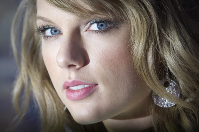 

Music Taylor Swift Singers United States Wall Poster Fine Art Print(12 inch X 18 inch, Rolled)