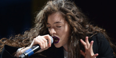 

Akhuratha Music Lorde Singers New Zealand Wall Poster Fine Art Print(12 inch X 18 inch, Rolled)