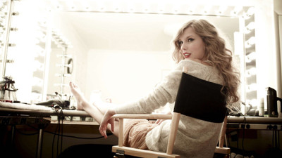 

Akhuratha Music Taylor Swift Singers United States Wall Poster Fine Art Print(12 inch X 18 inch, Rolled)