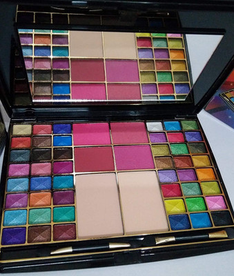 

Half N Half make up kit for professional makeup artist