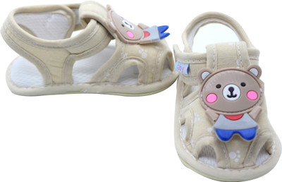 

HuddiBABA Boys & Girls Velcro Flats(Cream