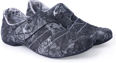 

Kaneggye Casuals For Men(Black