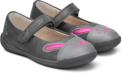 

Clarks Girls Velcro Ballerinas(Grey, Anthracite l