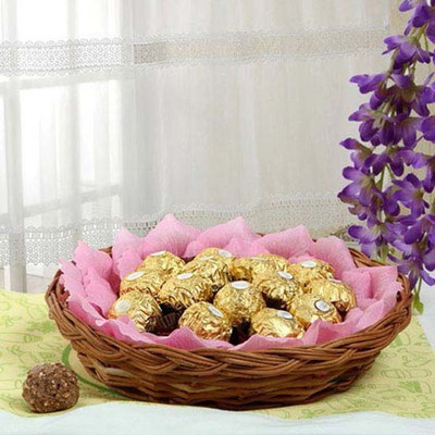 

Ferns N Petals Ferrero Chocolate Basket Combo(150gm)