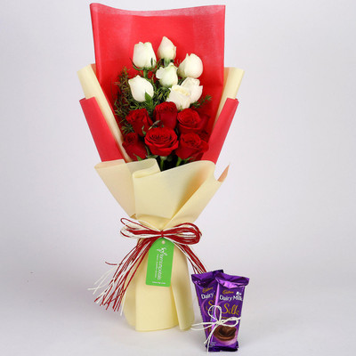 

Ferns N Petals Red & White Roses Beautifully Wrapped with Two Chocolates for Birthday/Anniversary/Valentine's Gifting Combo(200gm)