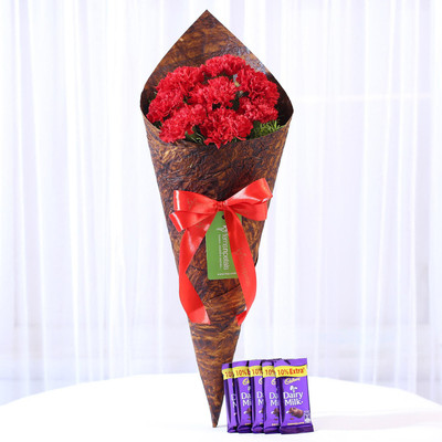 

Ferns N Petals 8 Vibrant Red Carnations & Dairy Milk Combo Combo(550gms)