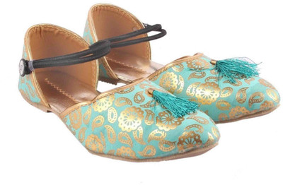 

Kesar Designs Girls Slip on Jutis(Green