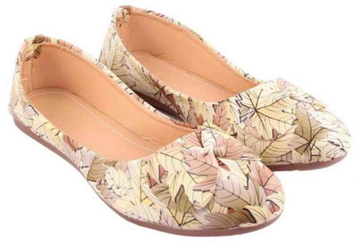 

Kesar Designs Girls Slip on Jutis(Multicolor