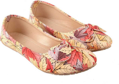 

Kesar Designs Girls Slip on Jutis(Multicolor
