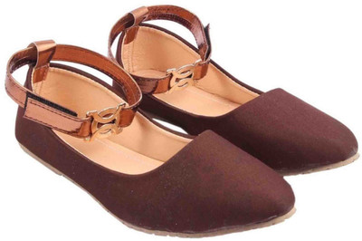 

Sanaya Girls Slip on Jutis(Maroon
