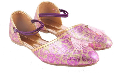 

Sanaya Girls Slip on Jutis(Pink