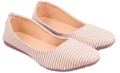 

Kesar Designs Girls Slip on Jutis(Multicolor