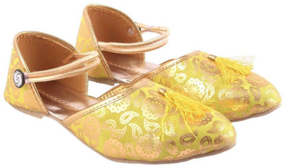 

Kesar Designs Girls Slip on Jutis(Yellow