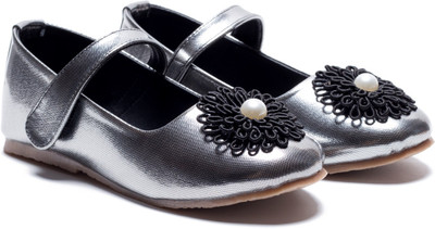 

Begetter The Inceptioner Girls Velcro Sneakers(Black, Black silver