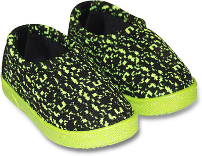 

M-Max Boys & Girls Slip on Loafers(Multicolor, P green;black