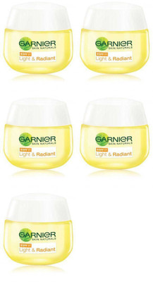 

Garnier Light Complete and raidiant daily fairness Pack of 5(18 g)