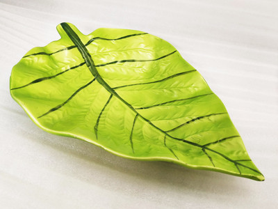 Metier Decorative Glossy Leaf Shape Ceramic Tray - Set of 1 Pc Tray(Tray)