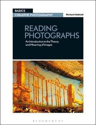 Reading Photographs(English, Paperback, Salkeld Richard)