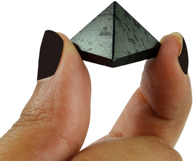 CRYSTU Natural Crystal Hematite Pyramid for Reiki Healing / Grid and Aura Cleaning, Vastu Correction and Crystal Healing Stone Pyramid 10-15 mm Approx Decorative Showpiece  -  1.5 cm(Crystal, Black)