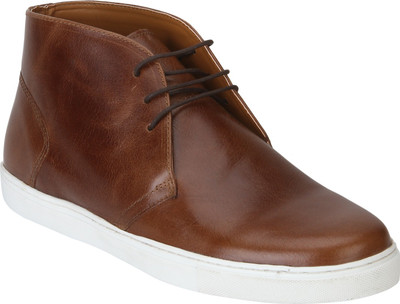 Red tape chukka boots in tan leather store
