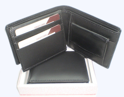 2% OFF on PE Men Casual, Formal Black Genuine Leather Wallet(3 Card Slots)