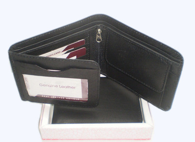 11% OFF on PE Men Casual, Formal Black Genuine Leather Wallet(3 Card Slots)