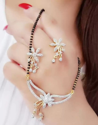 Mekkna Alloy Gold-plated White Jewellery Set(Pack of 1)