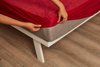Wakefit Elastic Strap Queen Size Breathable Mattress Cover(Maroon)